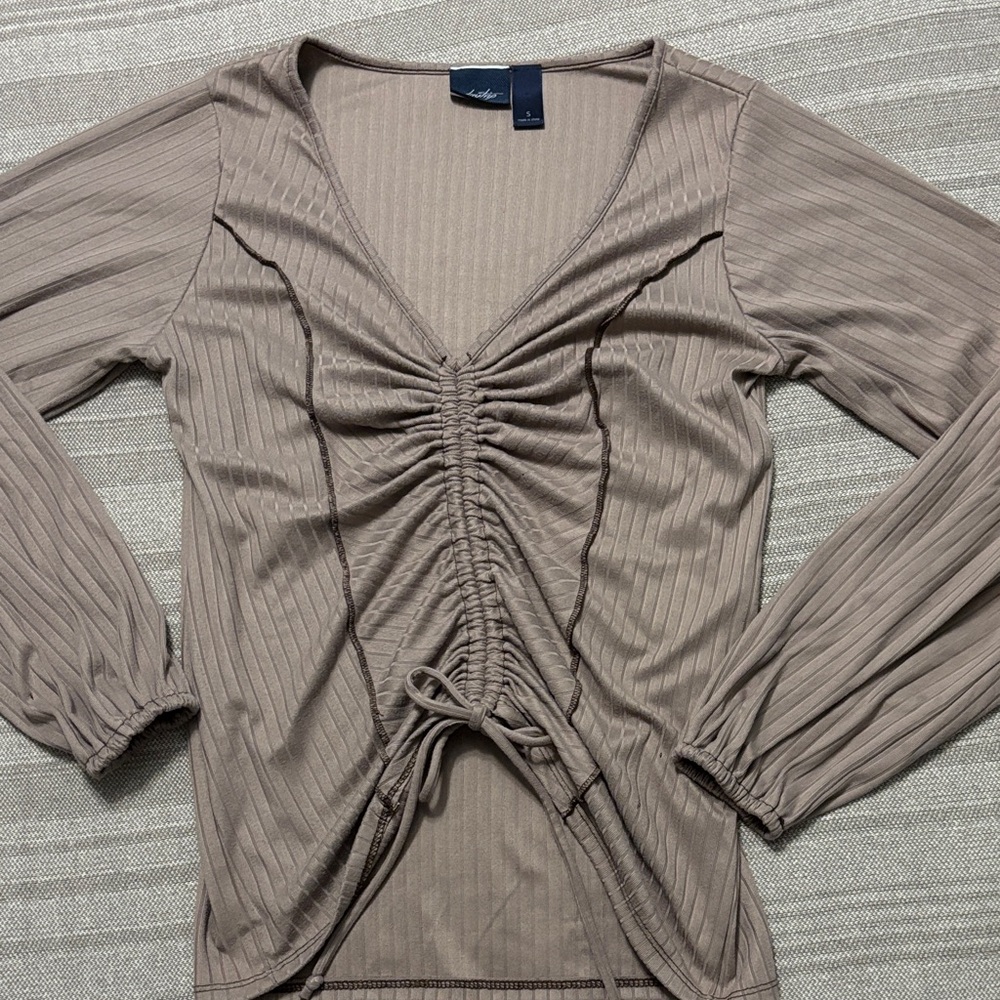 Buckle Daytrip Small Top Scrunch Brown Tan Casual School Everyday Fall Evening